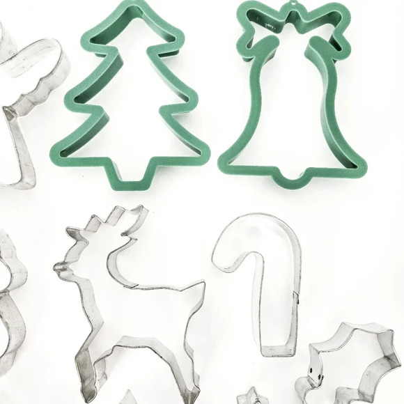 Christmas & Winter Holiday Vintage Cookie Cutters Lot (Set of 10) - Picture 2 of 5